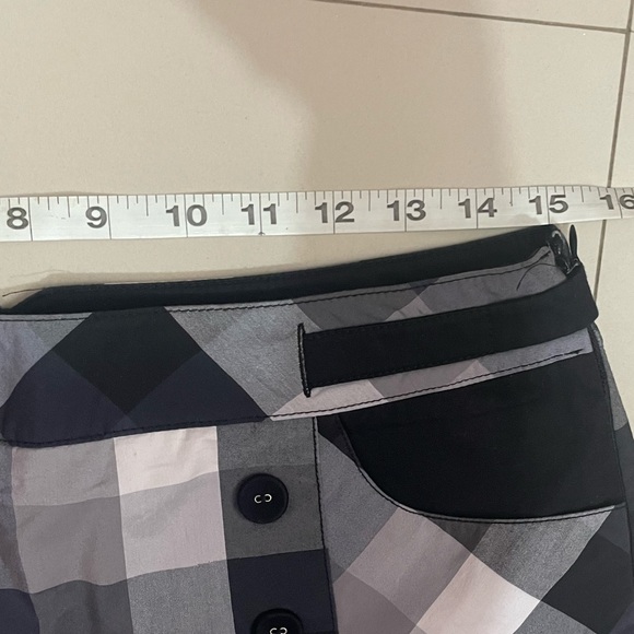 Elle gold skort. Measurements shown in the pictures. Please refer. - Picture 2 of 8